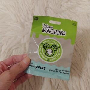 💖FIRM! NWT DISNEY PARKS DISNEY MUNCHLINGS SERIES 3 MYSTERY BAG TRADING PIN